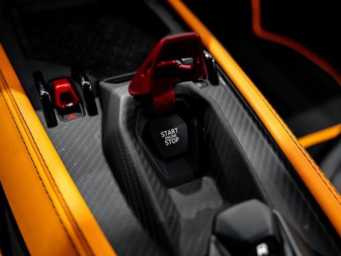 Used 2024 Lamborghini Revuelto image 28