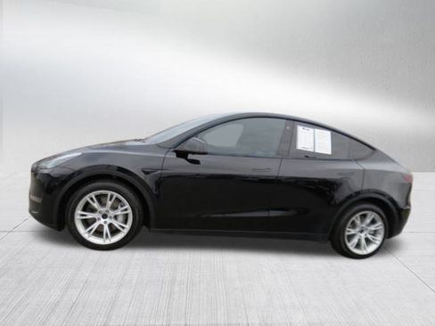 Used 2021 Tesla Model Y Long Range image 5