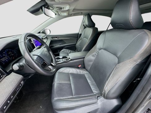 Used 2025 Toyota Camry XLE FWD image 13