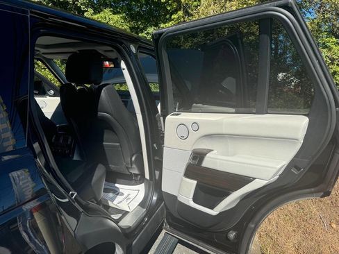 Used 2015 Land Rover Range Rover Supercharged image 31