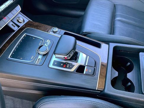 Used 2020 Audi Q5 Premium Plus image 17