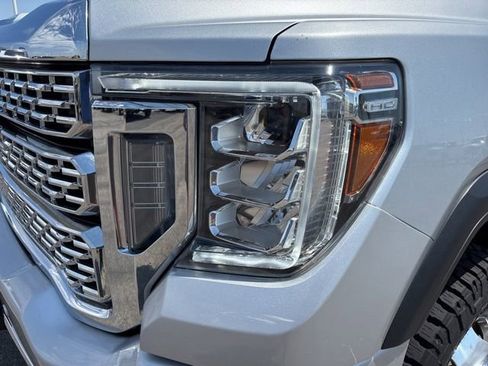 Used 2022 GMC Sierra 3500 Denali w/ Denali Ultimate Package AWD/4WD image 9