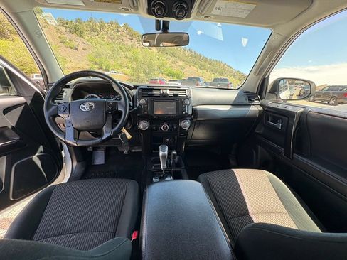 Used 2018 Toyota 4Runner TRD Off-Road AWD/4WD image 4