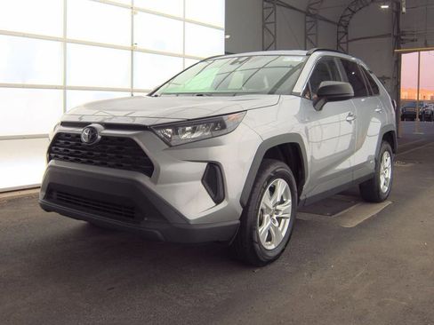 Used 2021 Toyota RAV4 LE AWD/4WD image 2