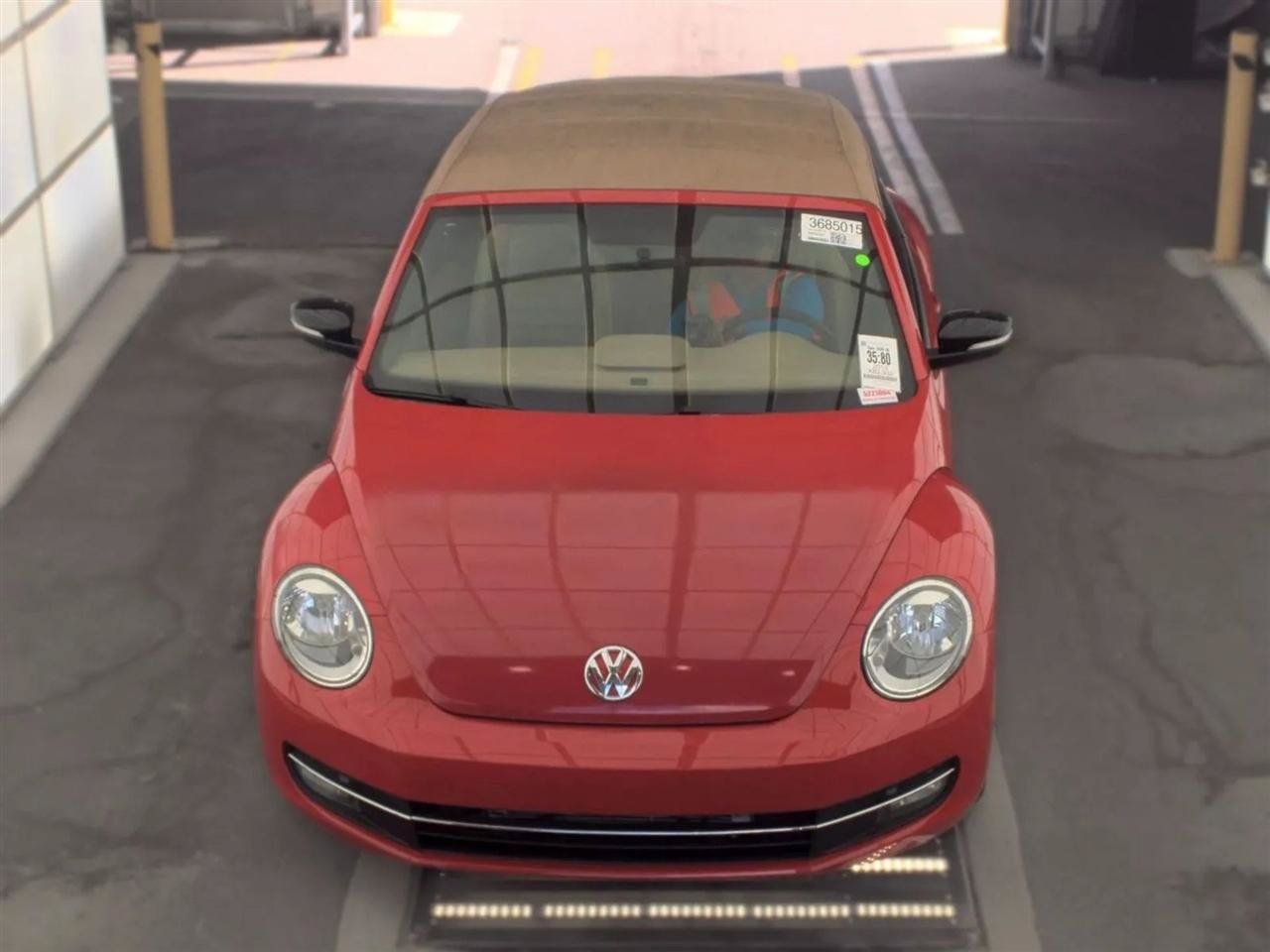 Used 2013 Volkswagen Beetle 2.0T FWD image 2