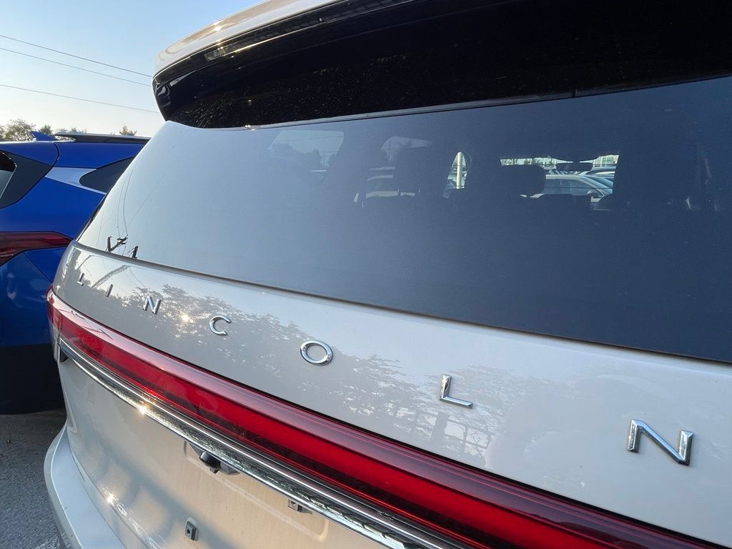 Used 2021 Lincoln Aviator AWD w/ Class IV Trailer Tow Package image 9