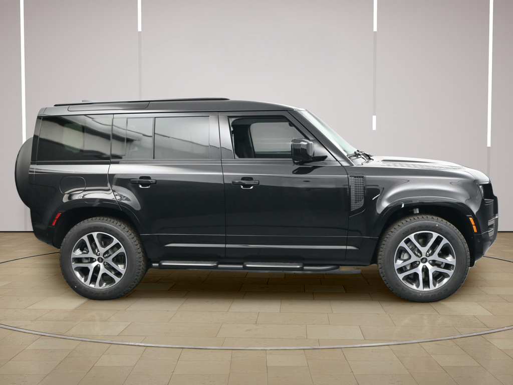 Used 2025 Land Rover Defender 110 X-Dynamic SE AWD/4WD image 23