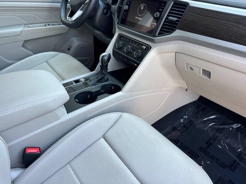 Used 2021 Volkswagen Atlas SE w/ Panoramic Sunroof Package FWD image 19