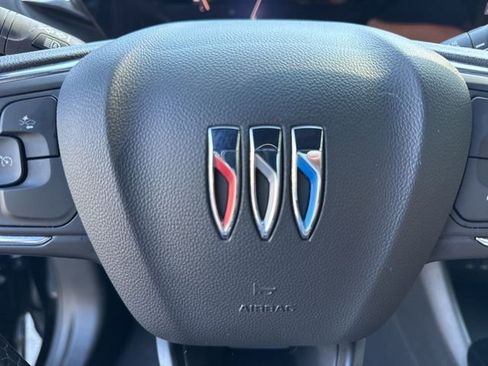 Used 2025 Buick Envista Sport Touring image 13