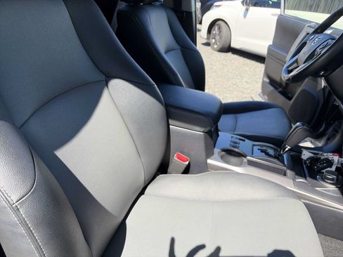 Used 2020 Toyota 4Runner SR5 Premium w/ Moonroof Package AWD/4WD image 26