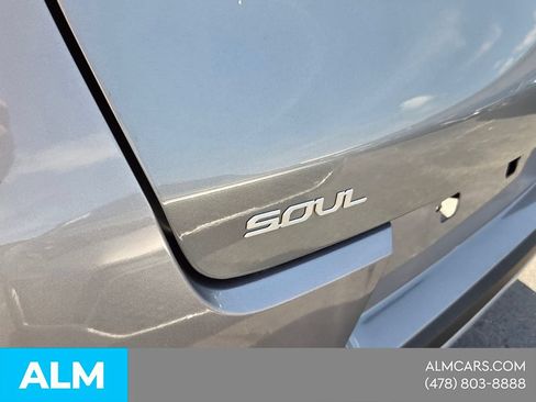 Used 2025 Kia Soul LX w/ LX Technology Package FWD image 10