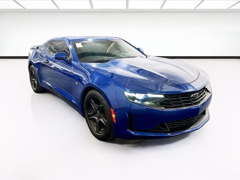 Used 2023 Chevrolet Camaro LT w/ Technology Package RWD image 3