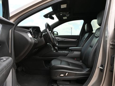 Used 2022 Cadillac XT6 Luxury FWD image 17