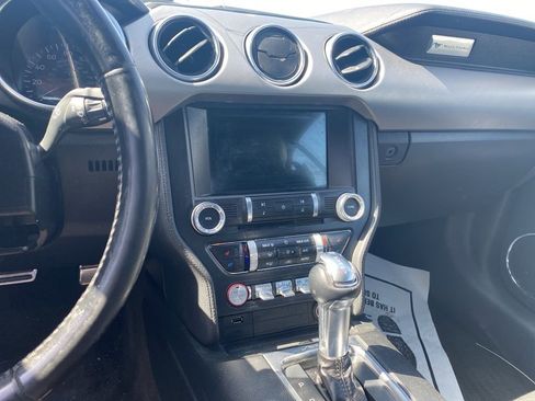 Used 2018 Ford Mustang Convertible RWD image 7
