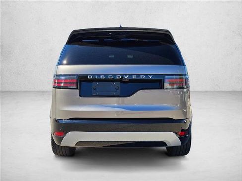 Used 2024 Land Rover Discovery Metropolitan Edition image 6