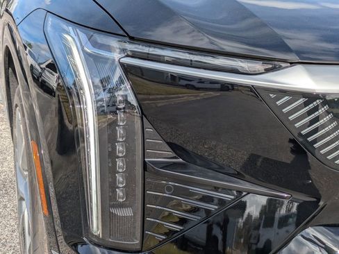 New 2026 Cadillac Optiq Luxury 1 image 10