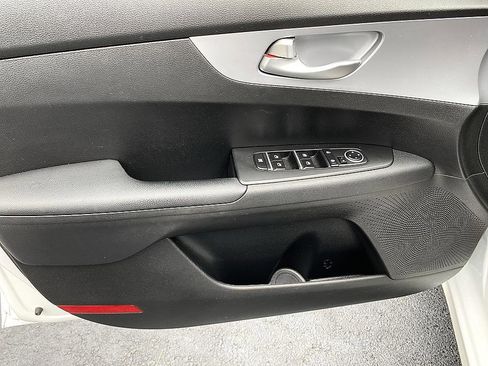 Used 2023 Kia Forte LXS FWD image 9