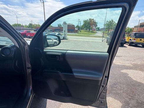 Used 2021 Toyota Tacoma SR w/ SR Convenience Package RWD image 17