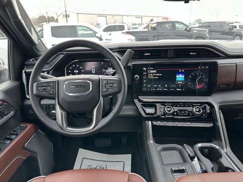 Used 2024 GMC Sierra 3500 Denali Ultimate image 3