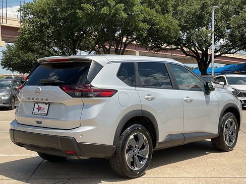 Used 2025 Nissan Rogue SV FWD image 5
