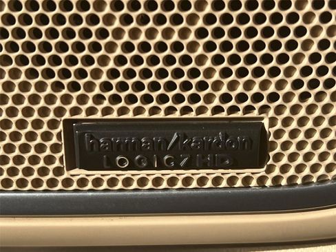 Used 2012 Land Rover Range Rover HSE image 18