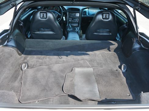 Used 1997 Chevrolet Corvette Coupe w/ Memory Pkg RWD image 6