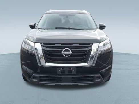 Used 2023 Nissan Pathfinder SV image 2