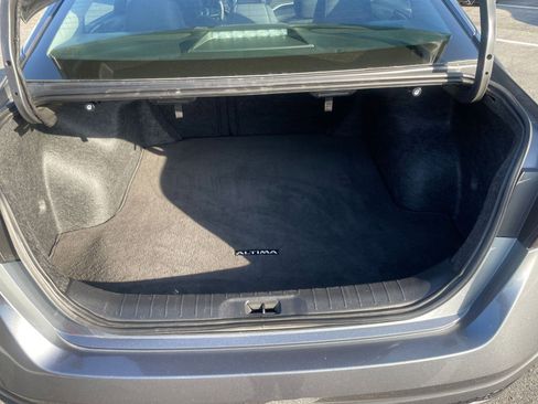 Used 2025 Nissan Altima 2.5 SV FWD image 32