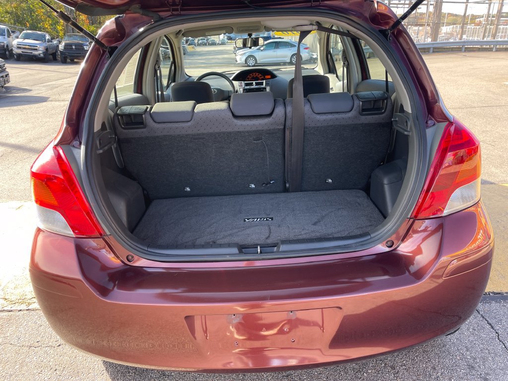 Used 2010 Toyota Yaris 4-Door Hatchback FWD image 12