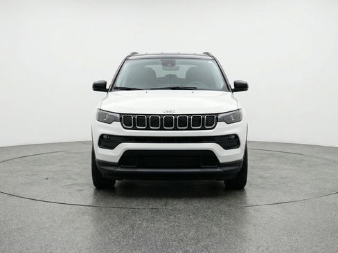 Used 2025 Jeep Compass Limited image 2