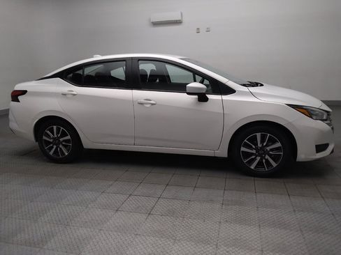 Used 2025 Nissan Versa SV FWD image 11
