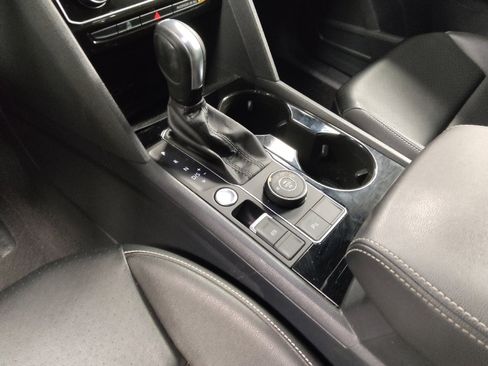 Used 2020 Volkswagen Atlas Cross Sport SEL image 26