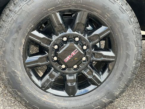 New 2026 GMC Sierra 2500 AT4 w/ AT4 Premium Plus Package image 16