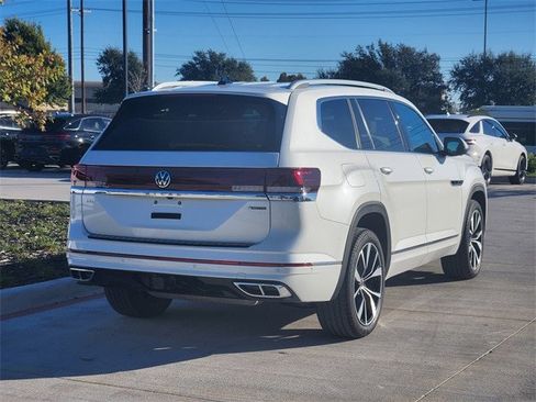 Used 2024 Volkswagen Atlas SEL Premium R-Line image 4