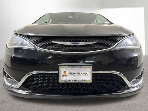 Used 2020 Chrysler Pacifica Touring-L image 25