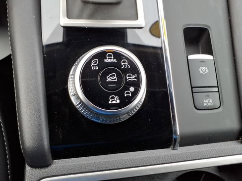 Used 2024 Mitsubishi Outlander SE image 24