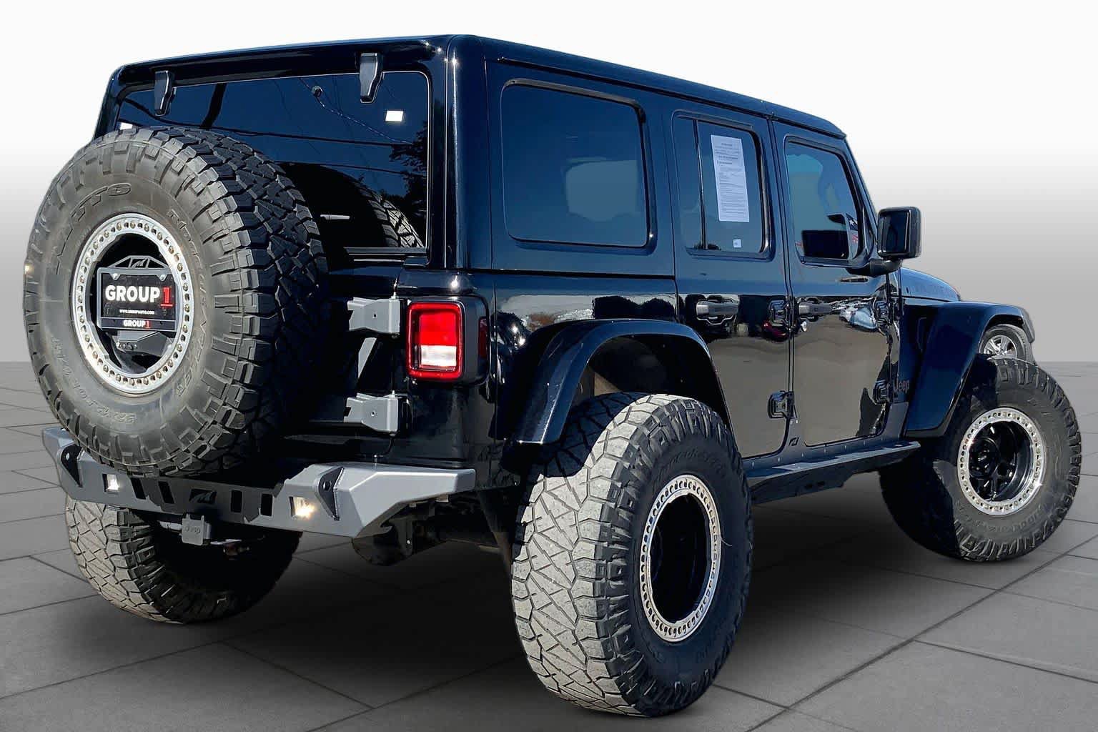 Used 2020 Jeep Wrangler Unlimited Rubicon w/ Cold Weather Group AWD/4WD image 12