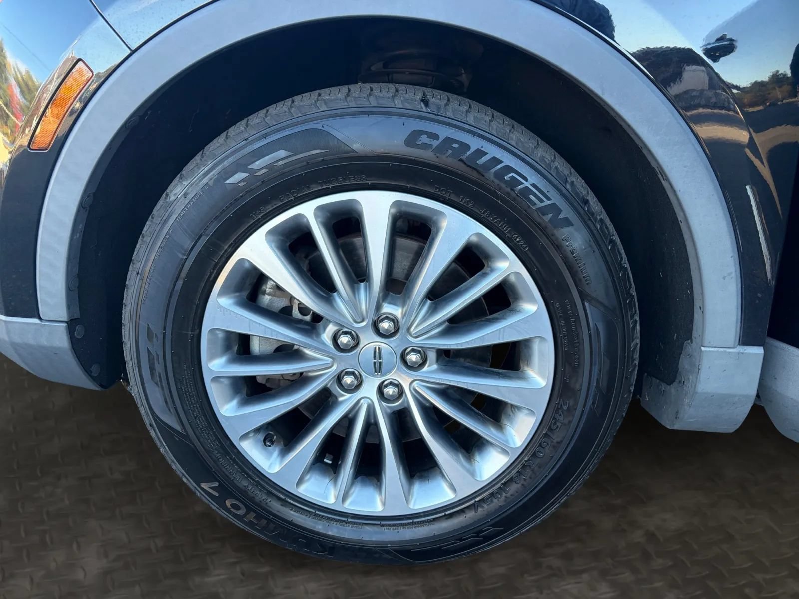 Used 2017 Lincoln MKX Select w/ Select Plus Package AWD/4WD image 35