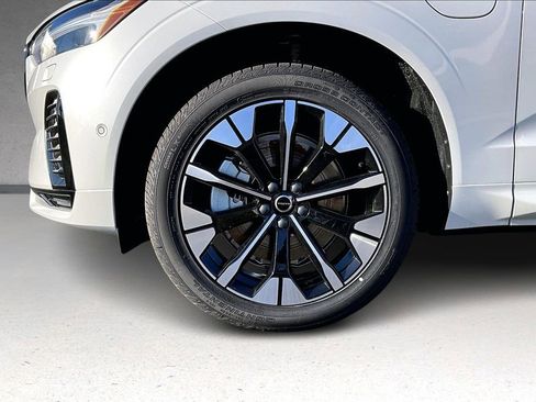 New 2026 Volvo XC60 T8 Plus w/ Protection Package Premier AWD/4WD image 12
