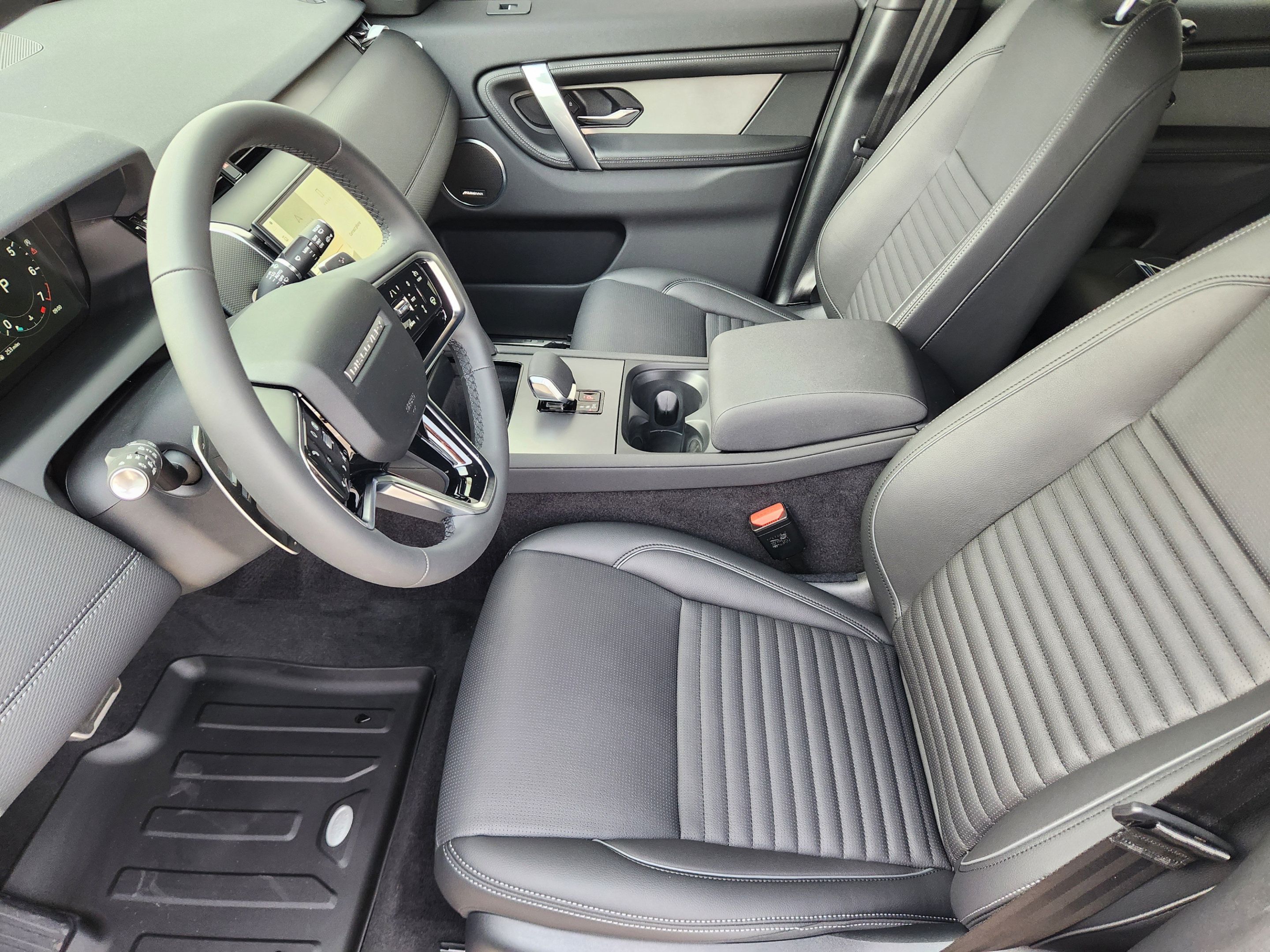 New 2025 Land Rover Discovery Sport Dynamic SE AWD/4WD image 8
