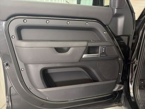 Used 2025 Land Rover Defender 110 S image 9