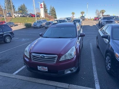 Used 2011 Subaru Outback 2.5i Premium image 2