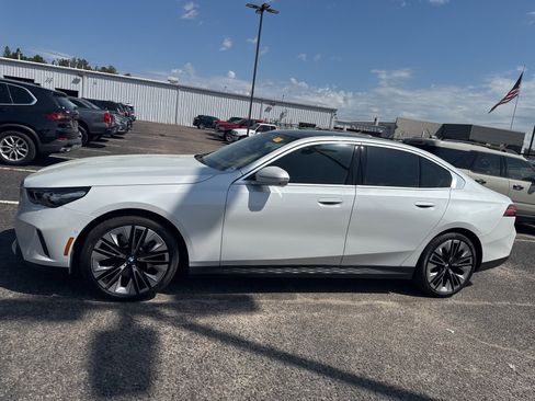 Used 2024 BMW 530i w/ Executive Package image 4