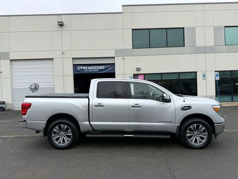 Used 2017 Nissan Titan SL image 3