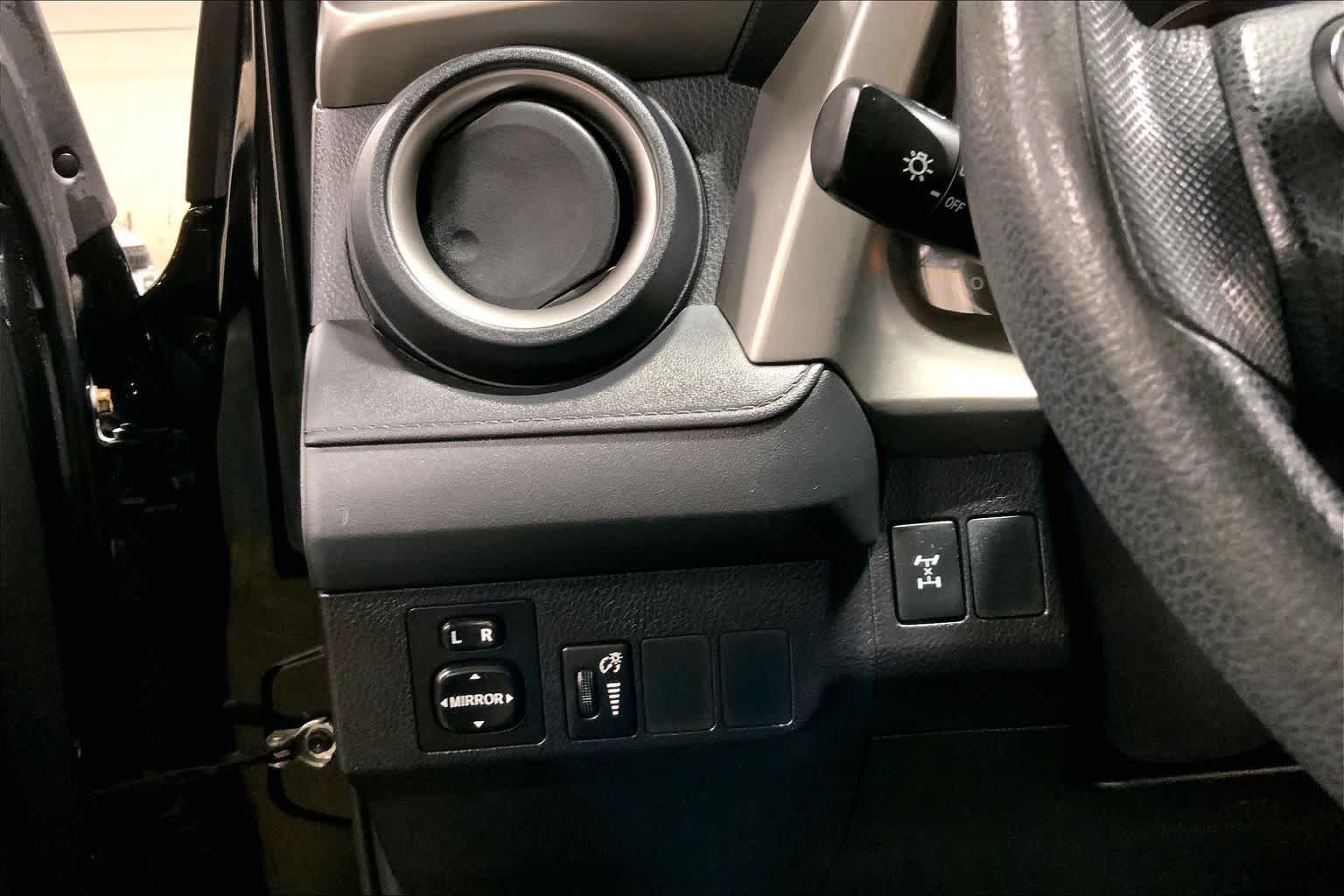 Used 2016 Toyota RAV4 LE AWD/4WD image 35