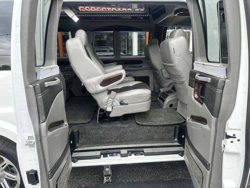 Used 2016 GMC Savana 2500 RWD image 17