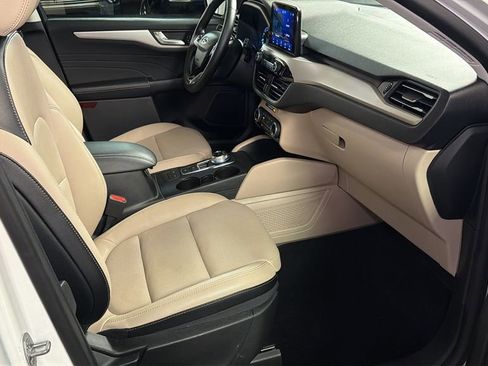 Used 2022 Ford Escape SEL image 9