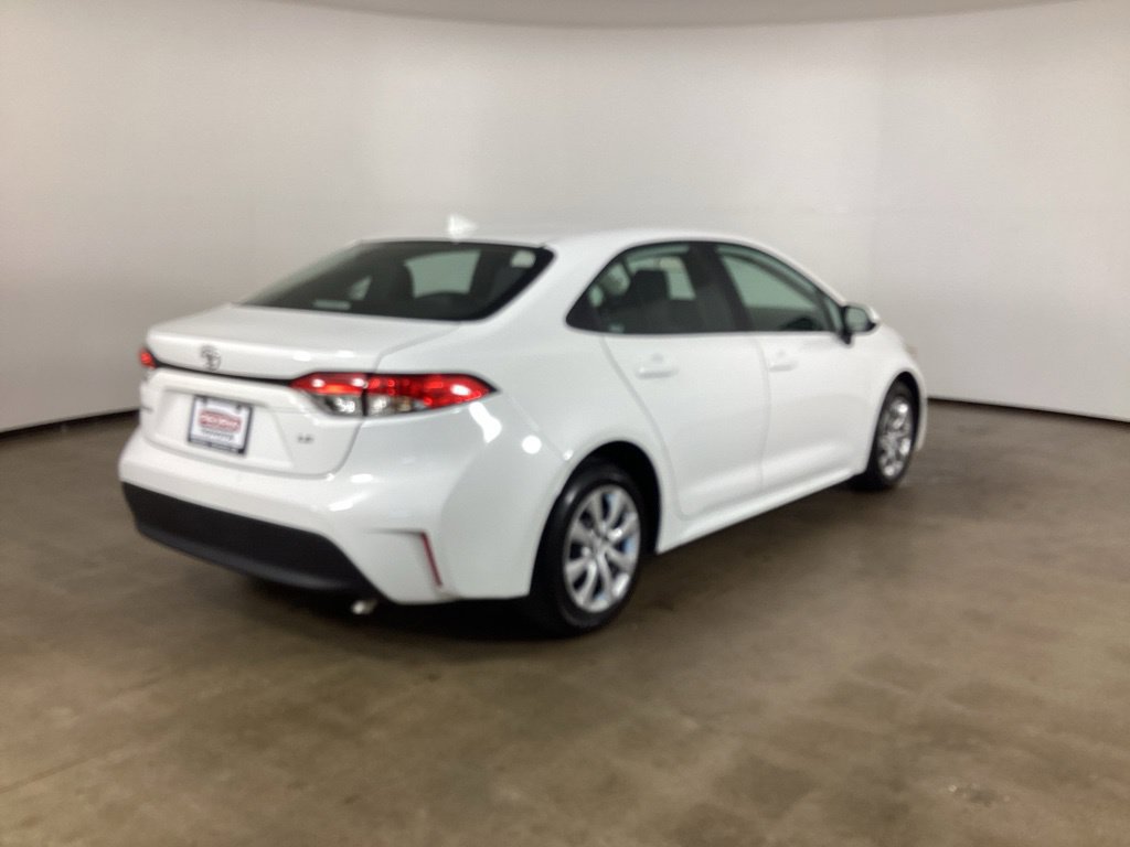 Used 2025 Toyota Corolla LE FWD image 5