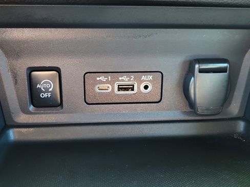 Used 2025 Nissan Sentra SV w/ Trunk Package image 27