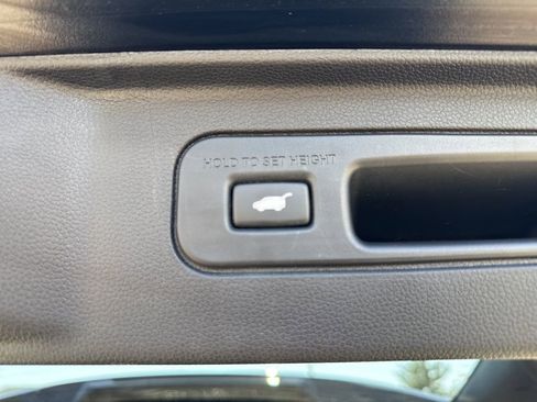 Used 2024 Honda Pilot Touring image 18